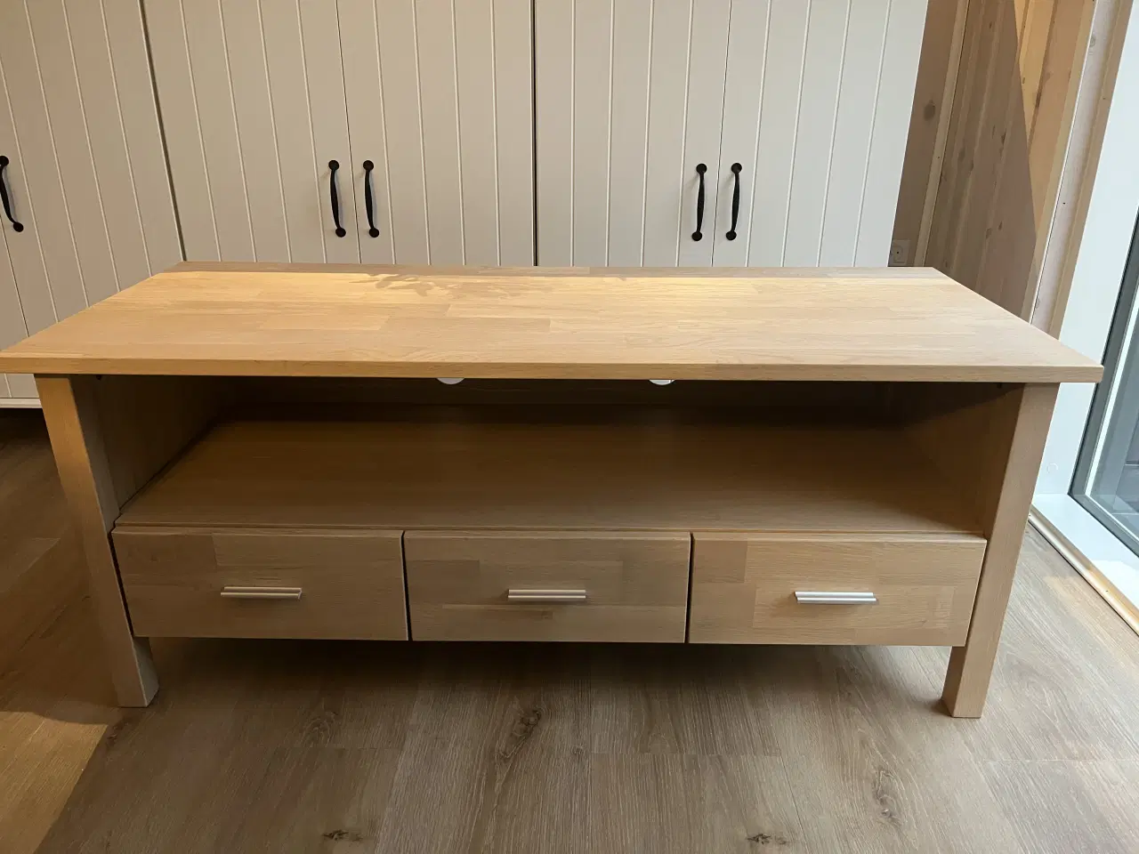 Billede 1 - TV bord med 3 skuffer