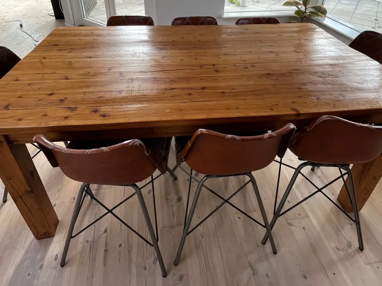 Billede 3 - Massivt snedker spisebord i Fyrretræ