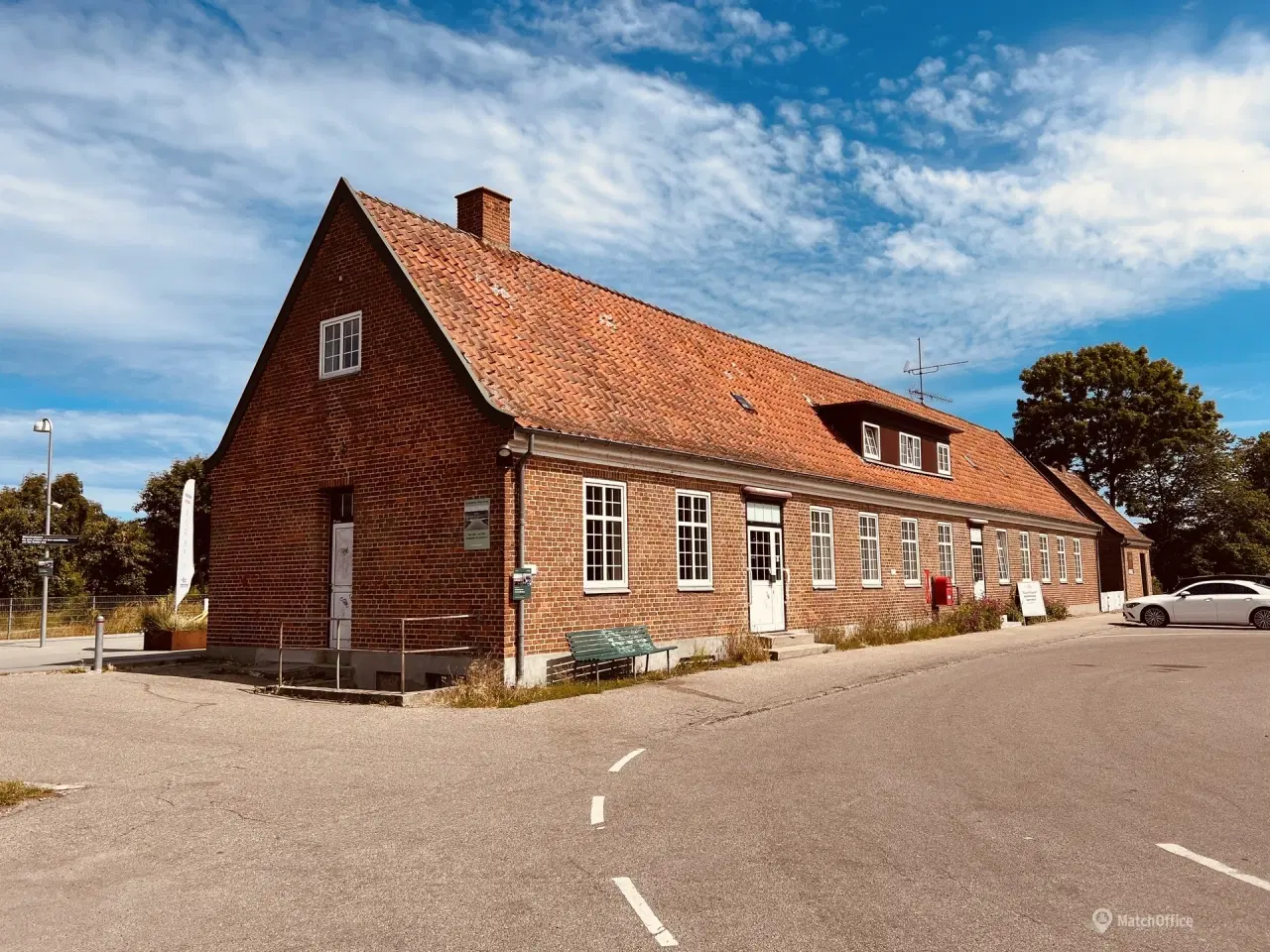 Billede 2 - Udviklingsejendom - Den gamle stationsbygning i Tisvildeleje sælges med større grundareal