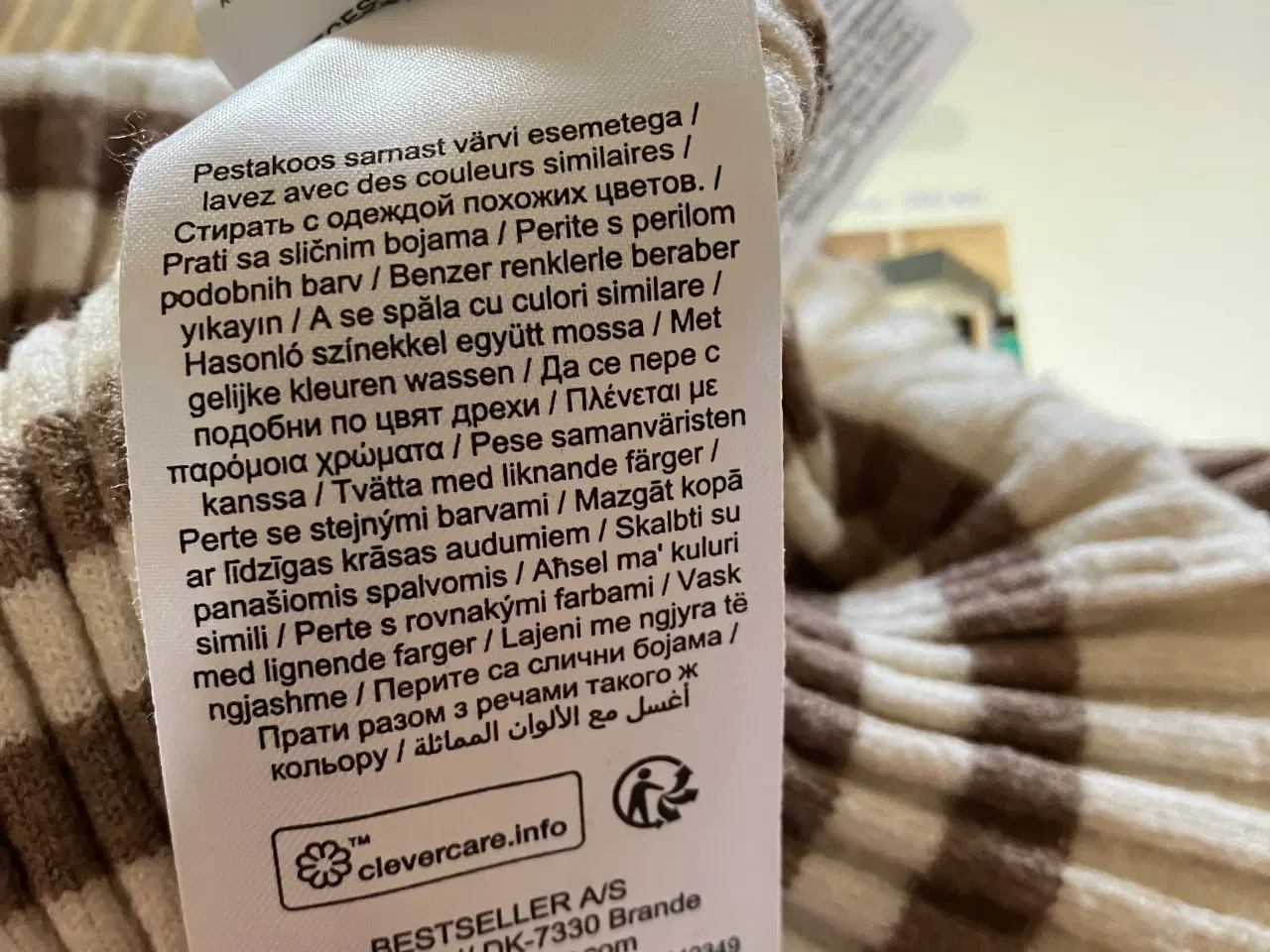 Billede 2 - T-shirts fra Pieces str. S ,50% viscose,28% poly