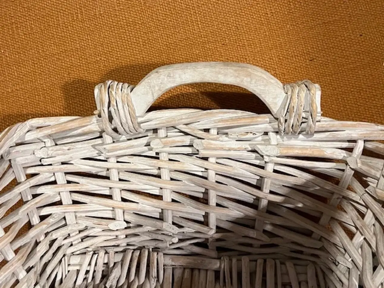 Billede 5 - Flettet kurv med håndtag i lyst flet