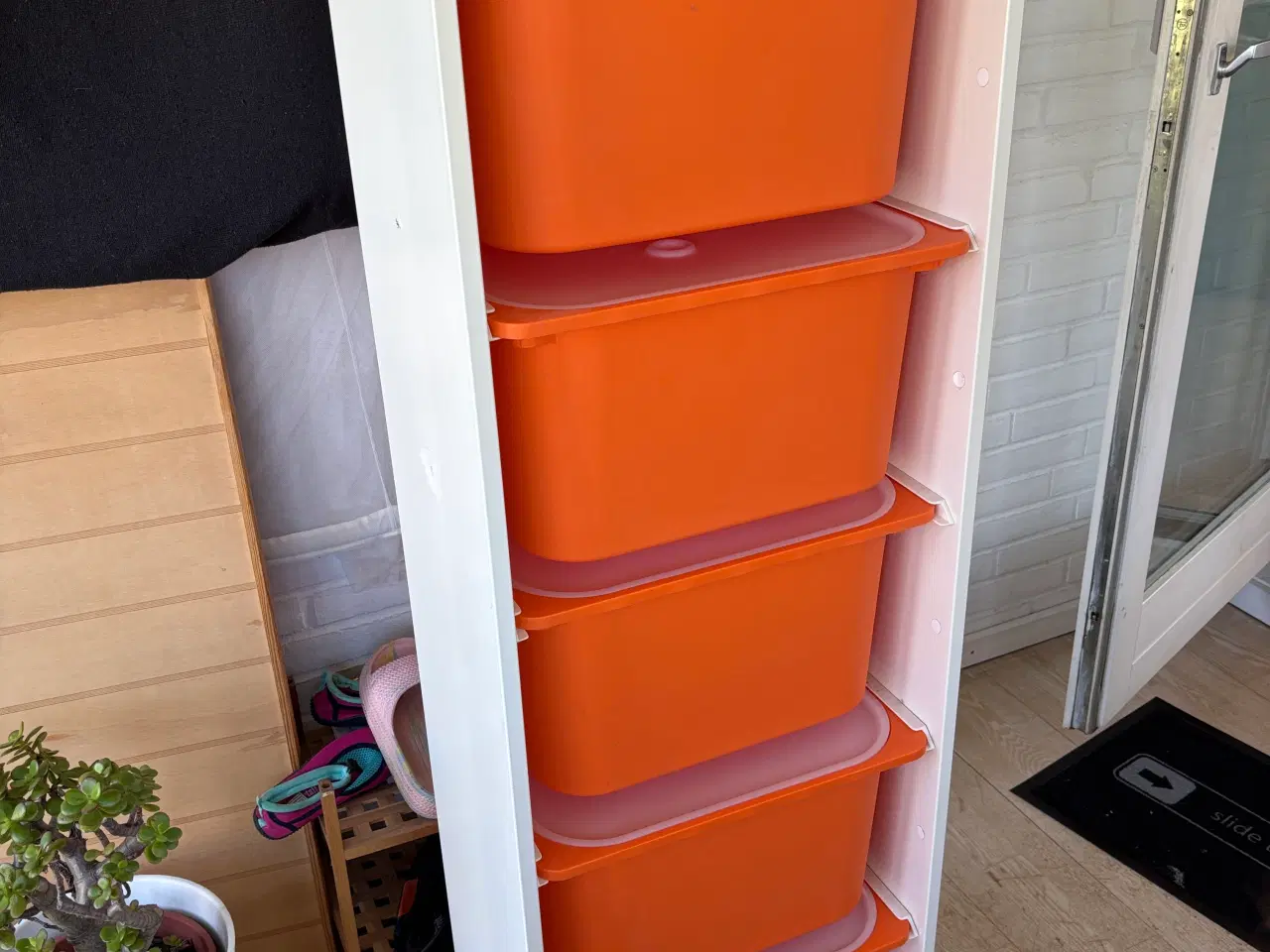 Billede 2 - Ikea trofast reol med orange kasser
