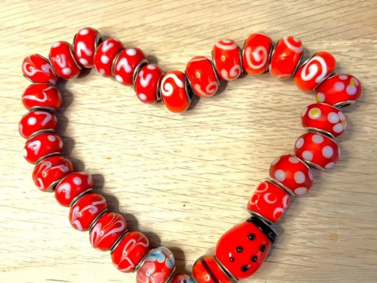 Billede 1 - Glasperler - glasled - glaskugler i rød