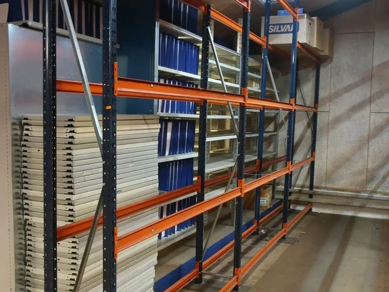 Billede 1 - 3 fag dækreoler med indhold