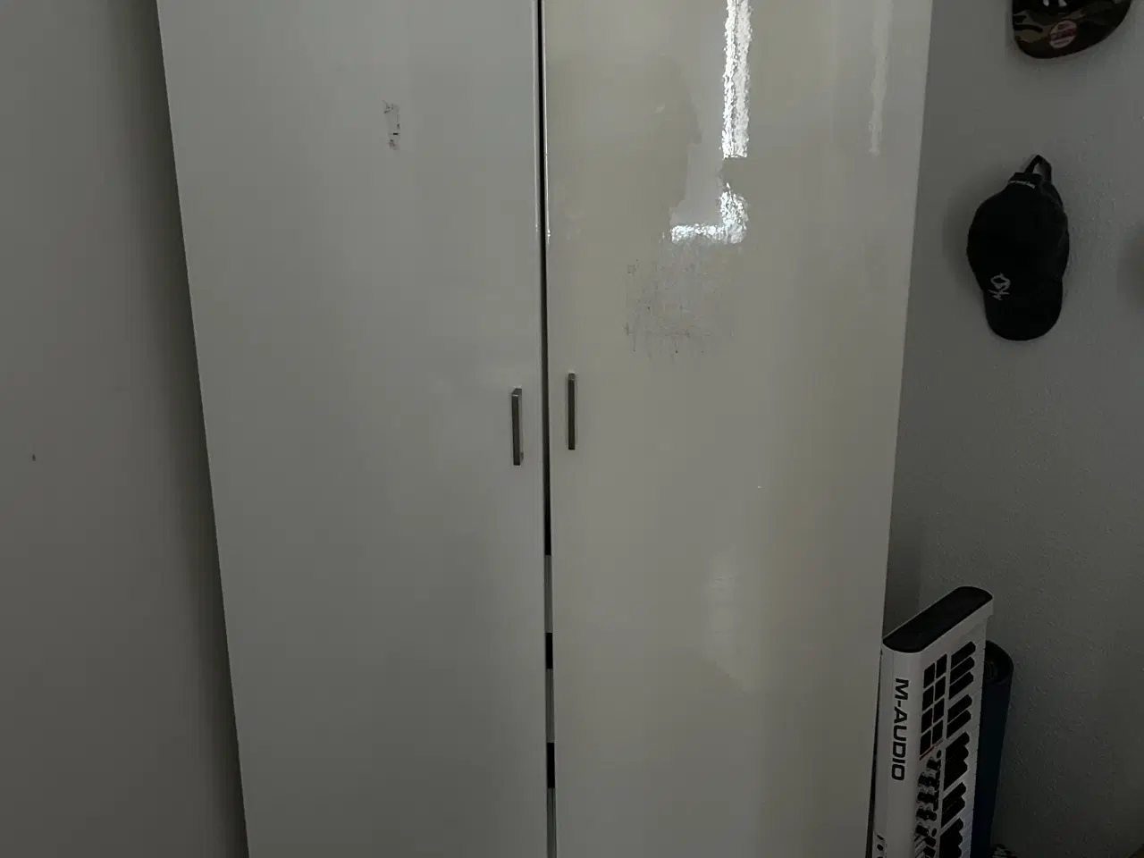 Billede 1 - Rumligt garderobeskab GIVES VÆK