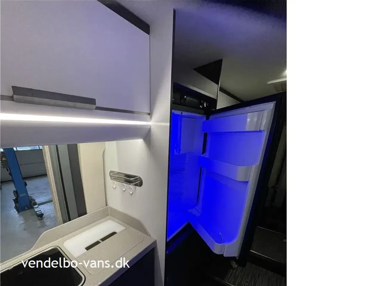 Billede 22 - 2022 - McLouis Menfys Van 04 Prestige Matic   Det er CamperVan topudgaven med masser af udstyr - Prestige Matic