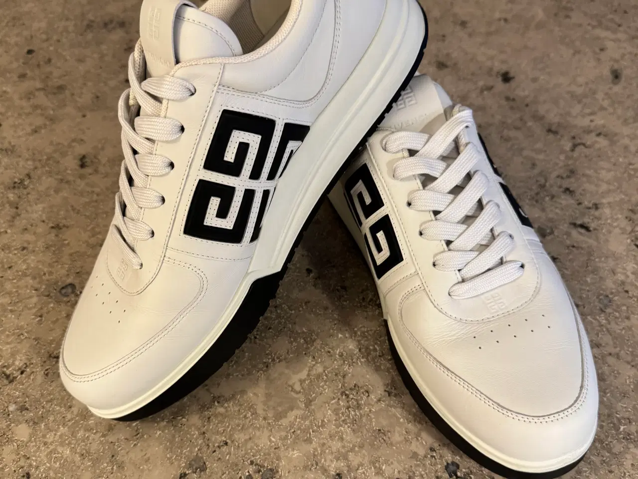 Billede 1 - Givenchy Sneakers str 43 nye