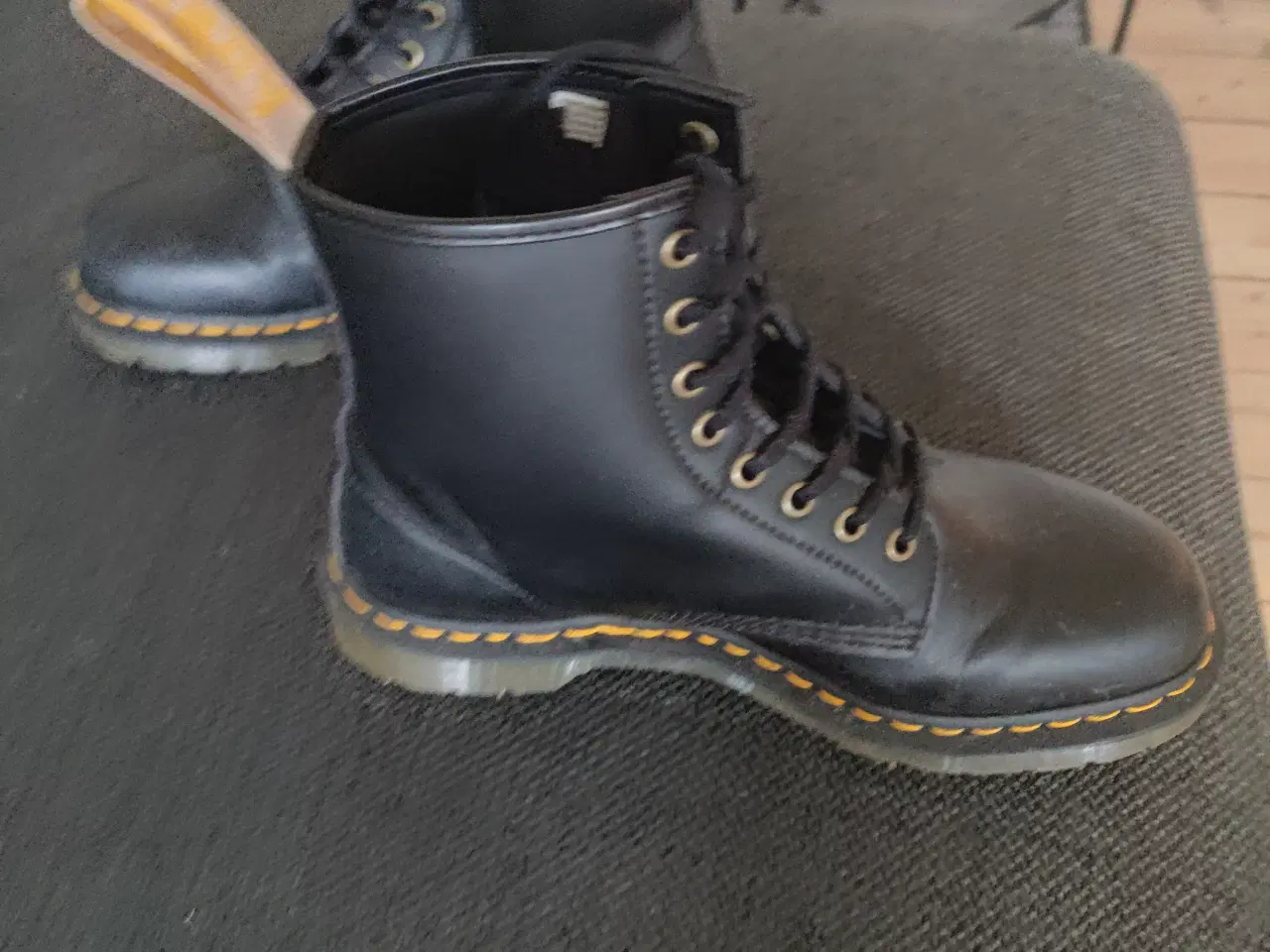 Billede 1 - DR Martens Støvler str. 43