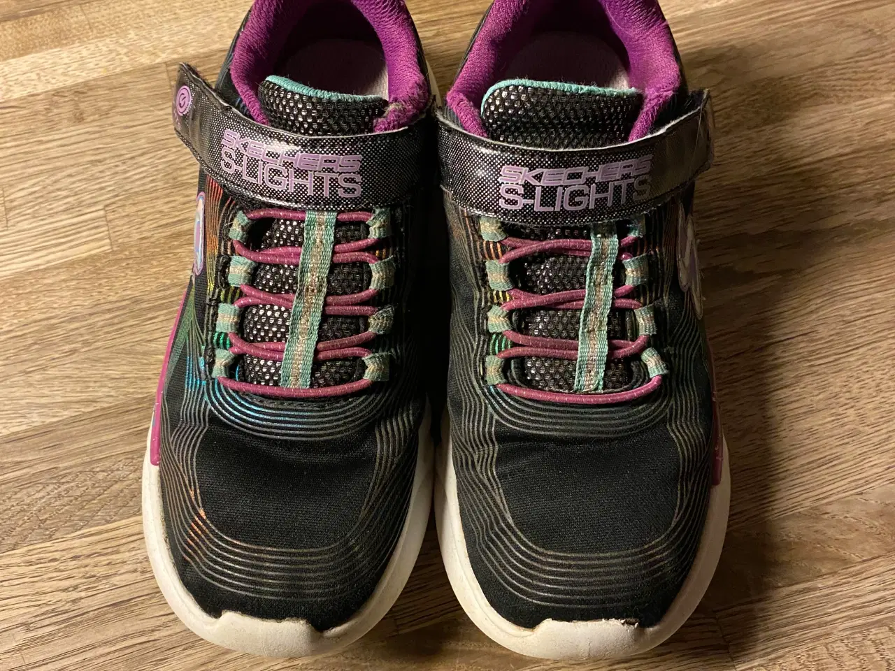 Billede 5 - Nike kondisko str. 30. SKECHERS str. 30
