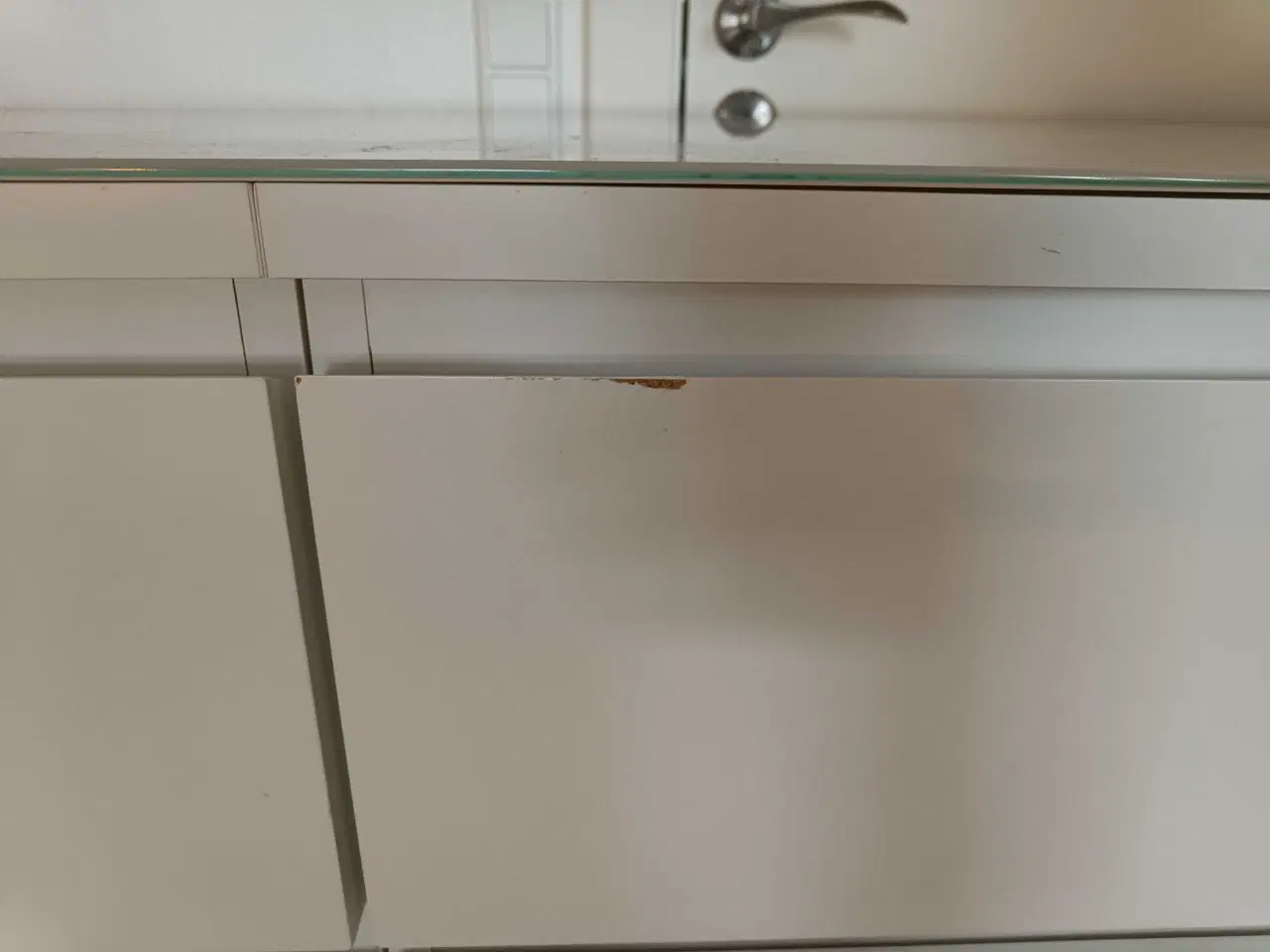 Billede 4 - Malm kommoder, med glasplade