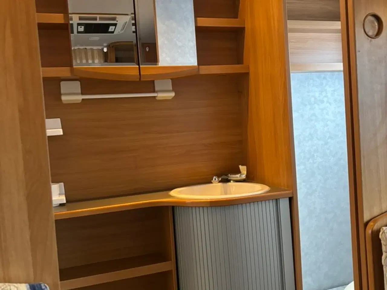 Billede 14 - Kvalitetsvogn med aircon, centralvarme og mover