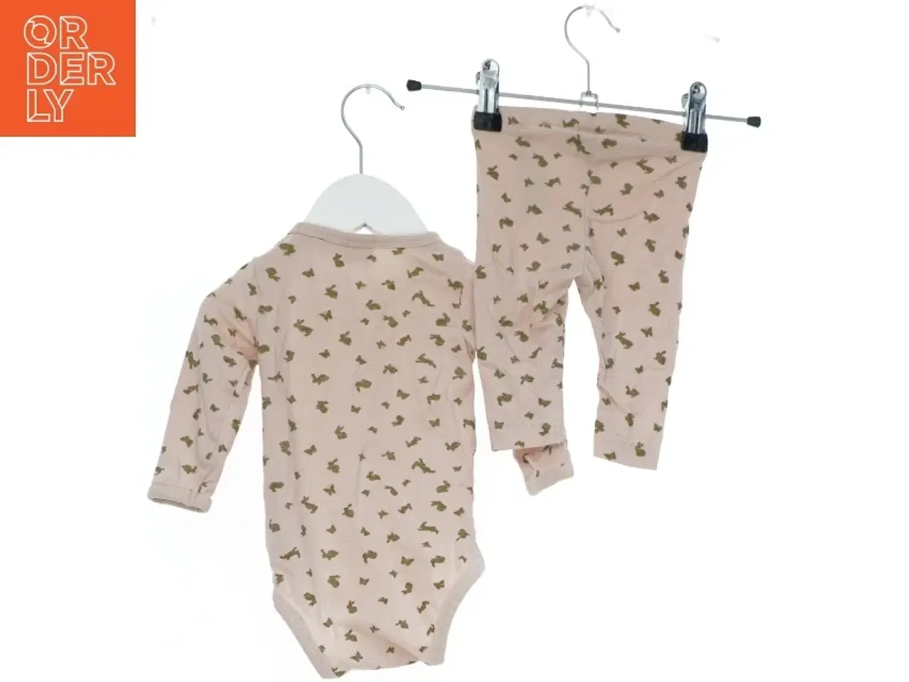 Billede 2 - Lyserødt sæt med bodystocking og bukser fra Wheat (str. 62)