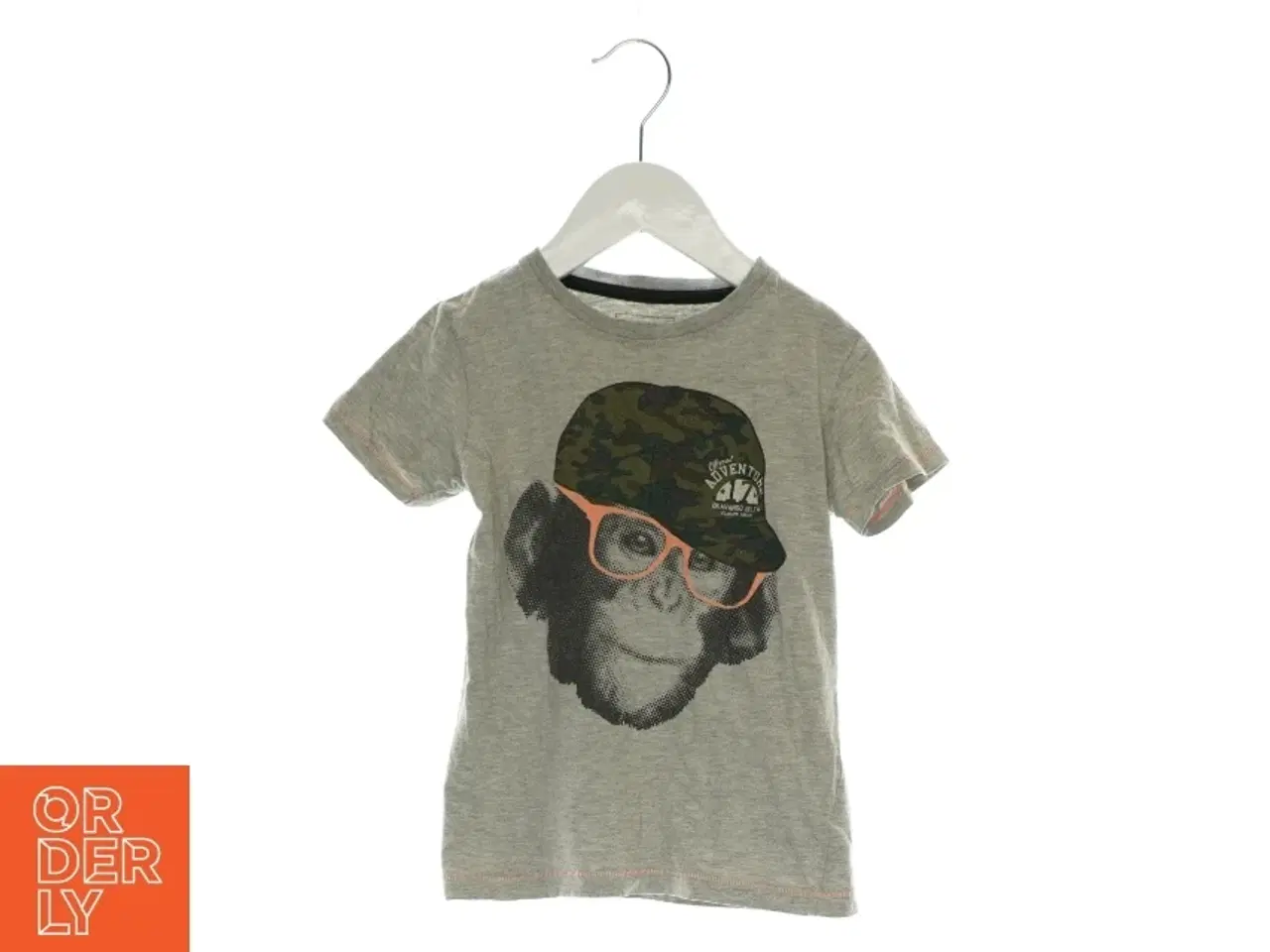 Billede 1 - T shirt med motiv (str. 4-6 år)