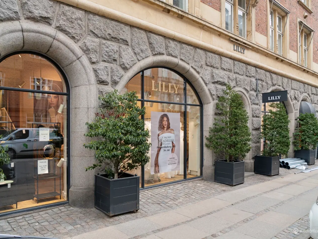Billede 1 - Smukt og højloftet butikslejemål på Esplanaden