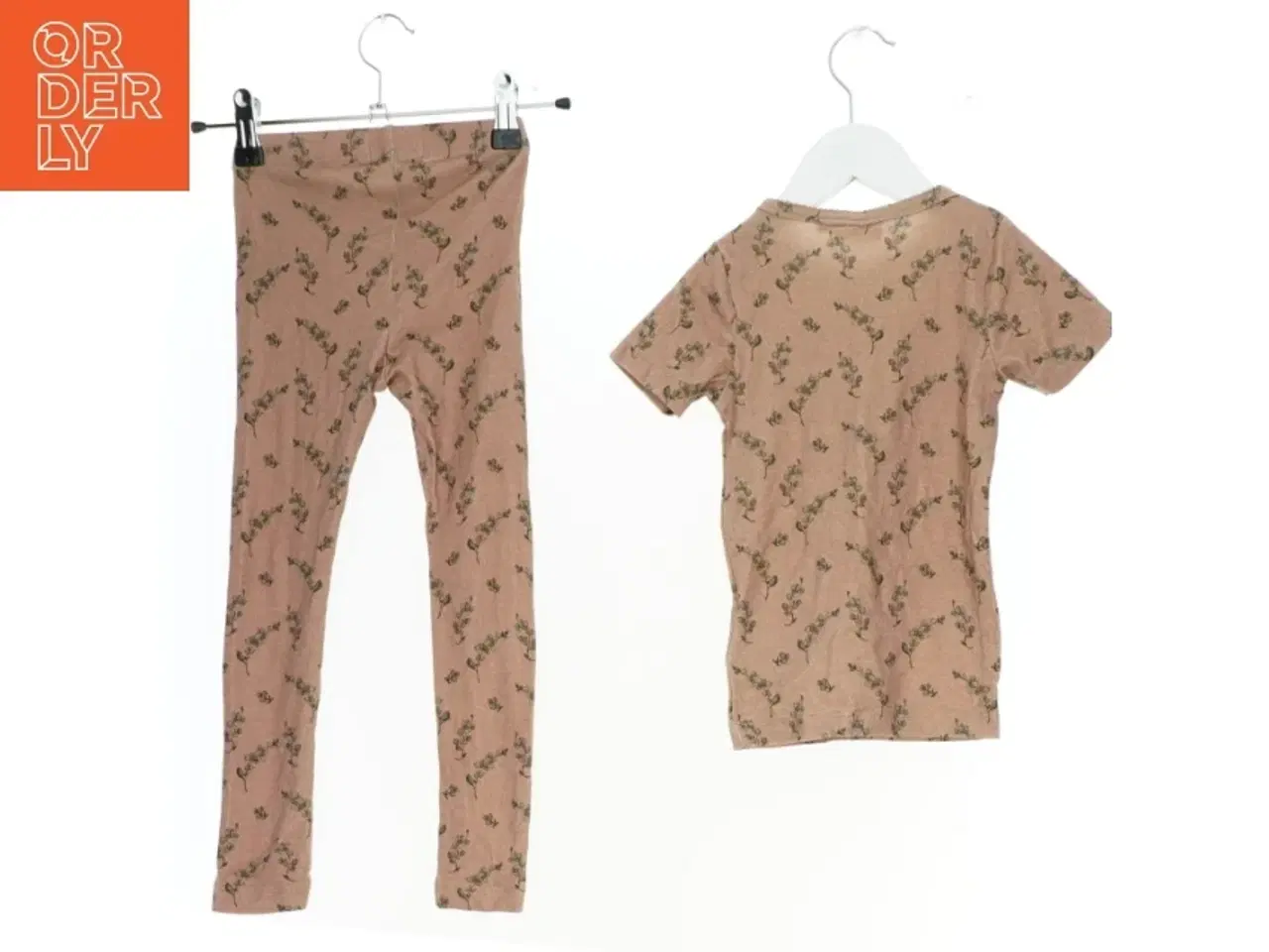Billede 2 - Nyt sæt, børnetøj fra Lil atelier (str. 98 cm)
