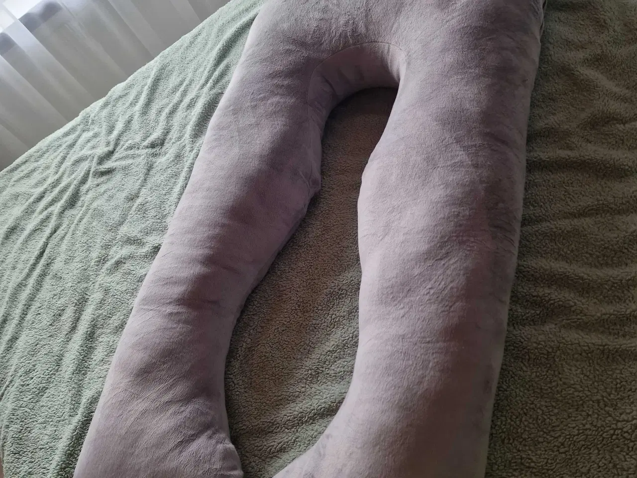 Billede 3 - Graviditetspude / kropspude i blødt velour