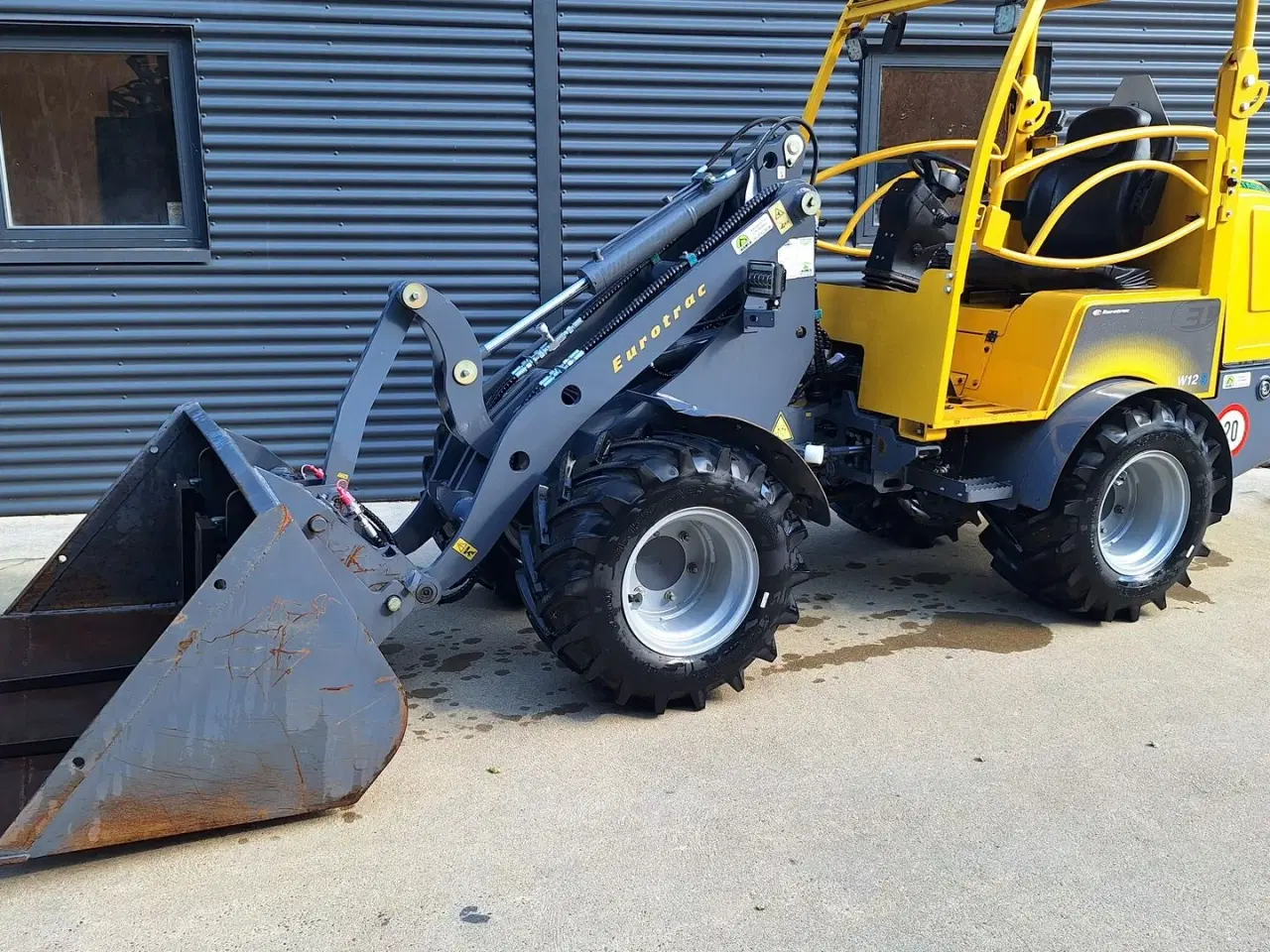 Billede 1 - Eurotrac W12