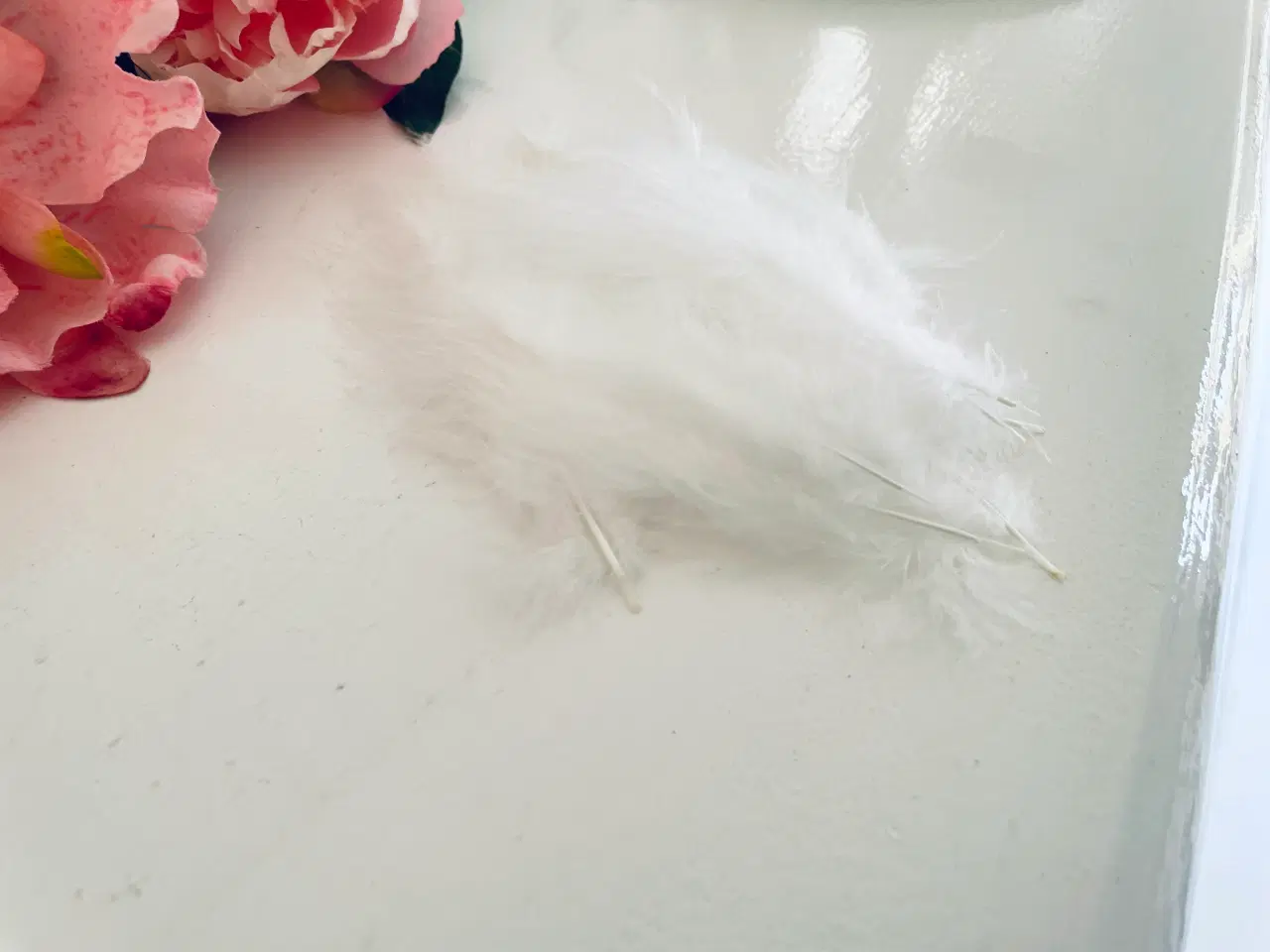 Billede 3 - Hvide bløde luftige fjer til hobby 