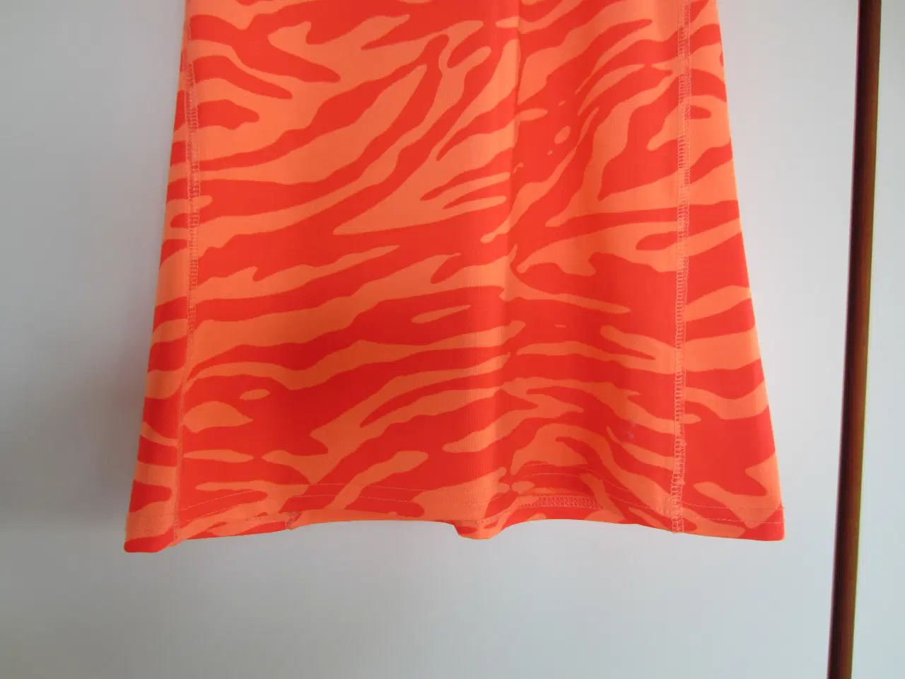 Billede 2 - Træningstrøje - Træningstop i str. S fra H&M