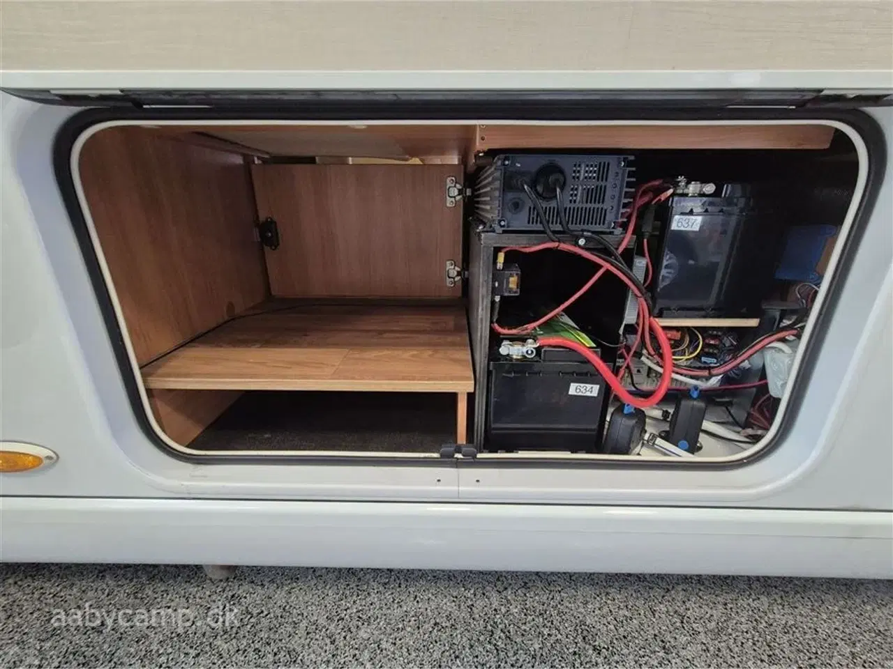 Billede 27 - 2015 - Hymer B 698   Automatgear. solceller. 200Ah Lithium batteri. 2000w Inverter. luftundervogn. hydrauliske støtteben. elektrisk markise. elektrisk indgangstrin. Queensbed. Kun 68,000 Km !!!