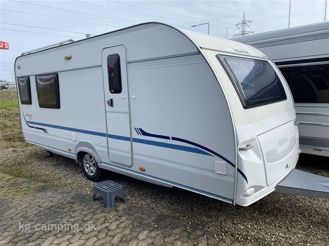 Billede 1 - 2010 - Adria Adora 542 UT VELHOLDT MED ENKELTSENGE OG RUNDSIDDEGRUPPE. MOVER
