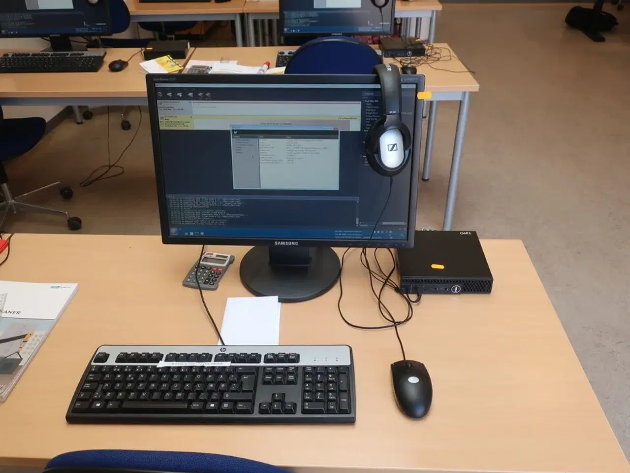 Billede 1 - HP 22" skærm m. tastatur SynchMaster 2243 (PC medfølger ikke)