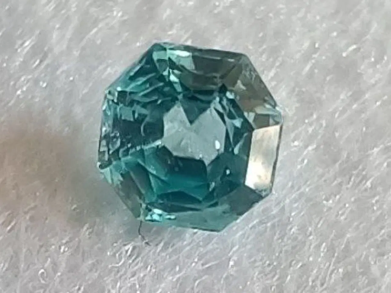 Billede 2 - 2.10 Karat Naturlig Ubehandlet Cambodia Blå Zirkon