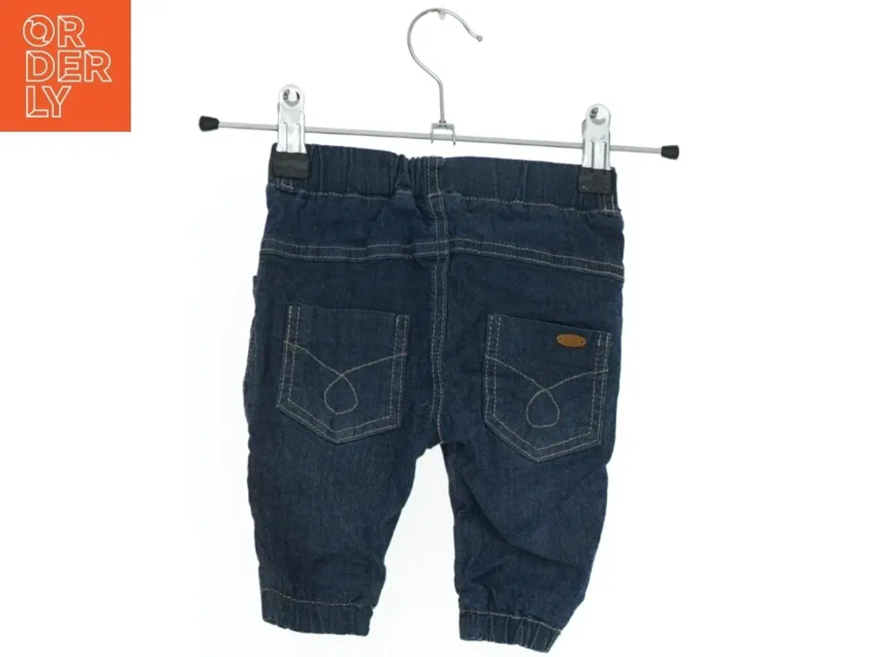 Billede 2 - Babybukser med hundemotiv fra Hust & Claire (str. 56)