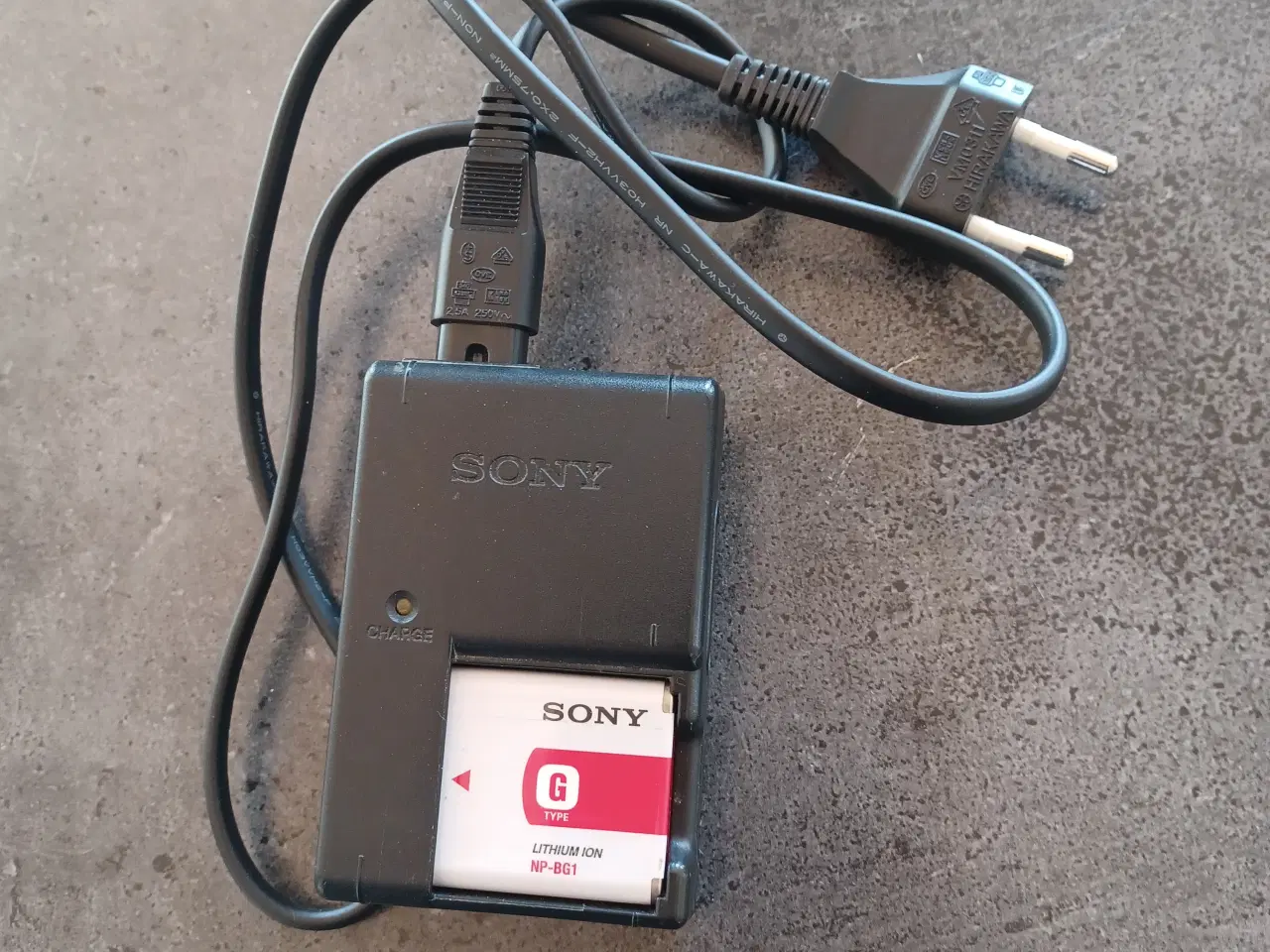 Billede 1 - Sony oplader med batteri