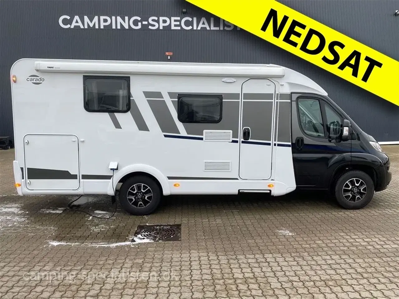 Billede 1 - 2024 - Carado V339   Pæn og velholdt Autocamper - Carado V339 fra 2024 - kan nu opleves hos Camping-Specialisten.dk -  Queensbed