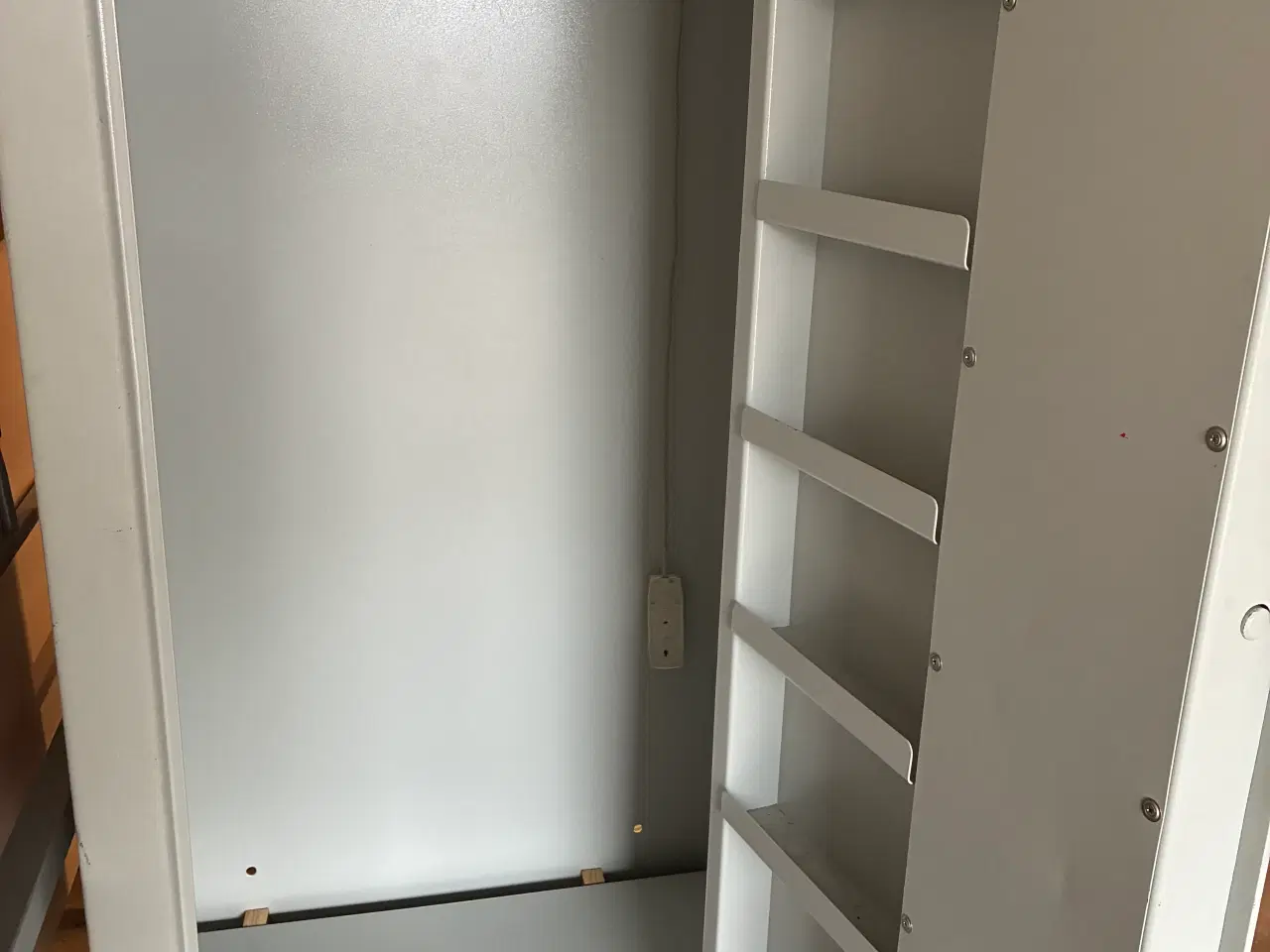 Billede 2 - Brugt Våbenskab