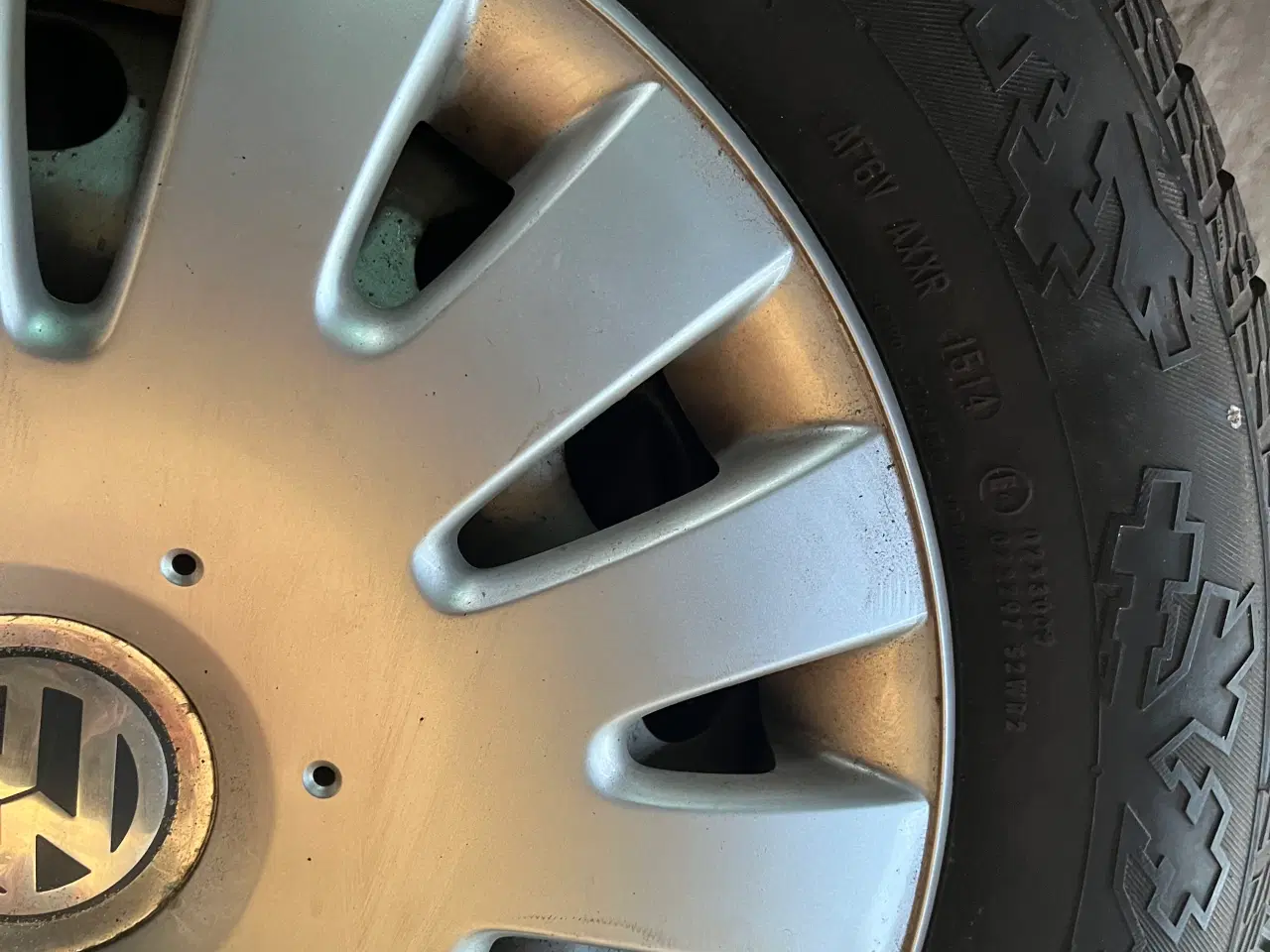 Billede 4 - 215/65R16 vinterhjul 5x112 til VW. Continental 