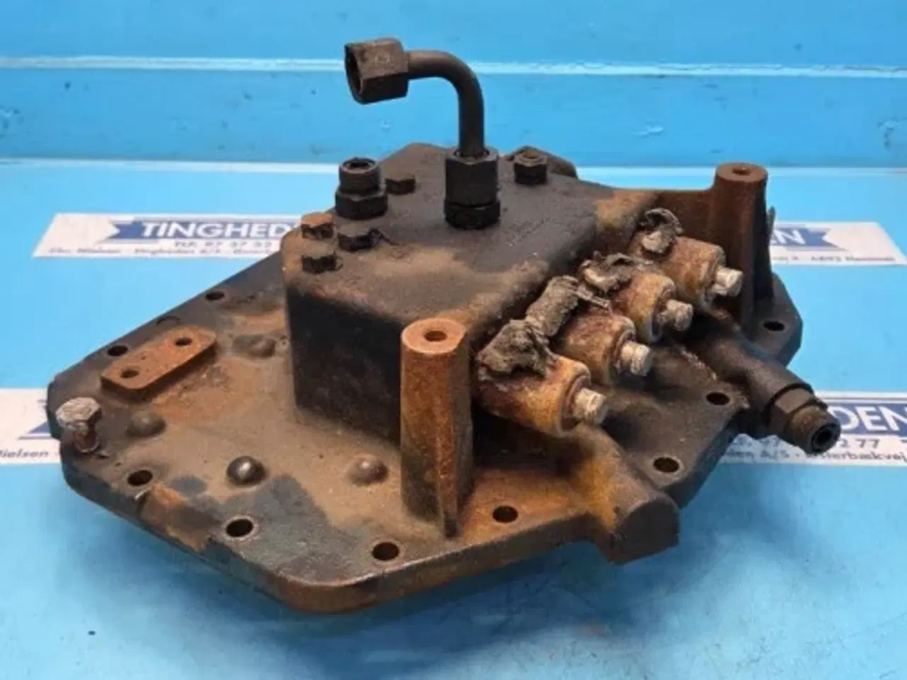 Billede 14 - Ford 8340 Dæksel F3NN7Z479