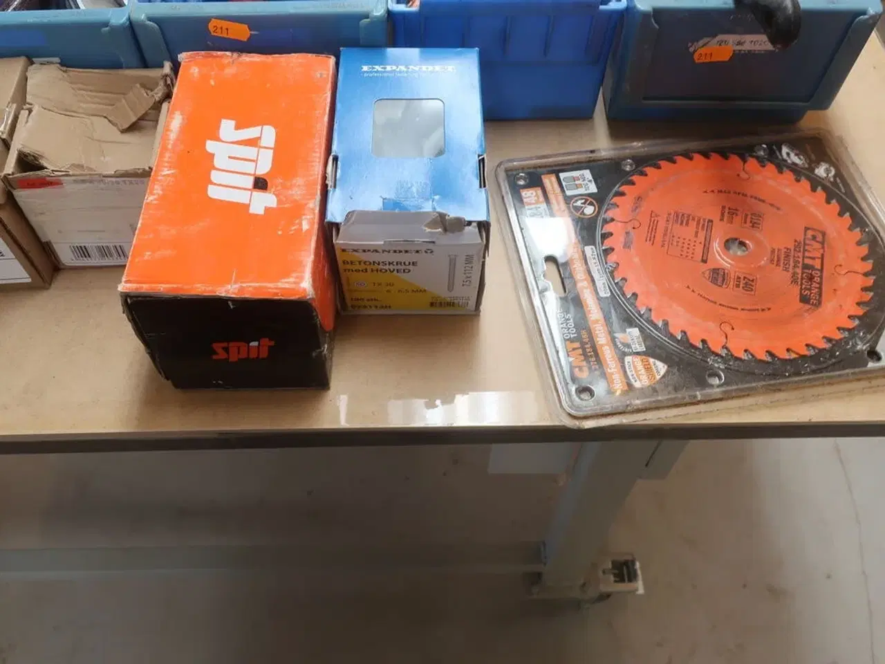 Billede 5 - Værktøj, skruer, glasbånd m.m.