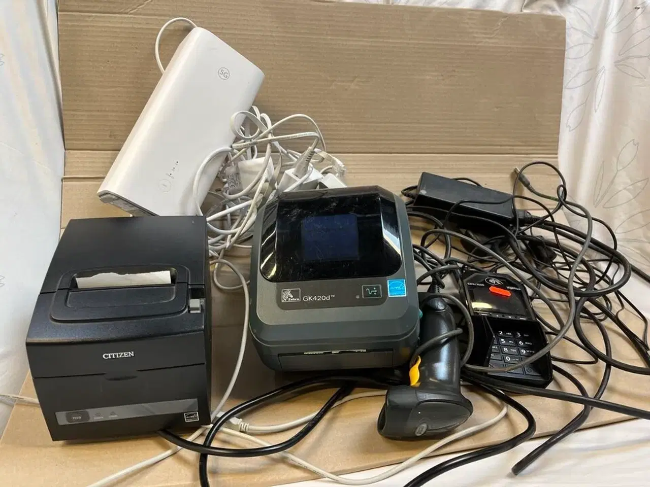 Billede 1 - Betalingsterminal, Stregkodescanner, 2 Printere + Ruller, 5G Router