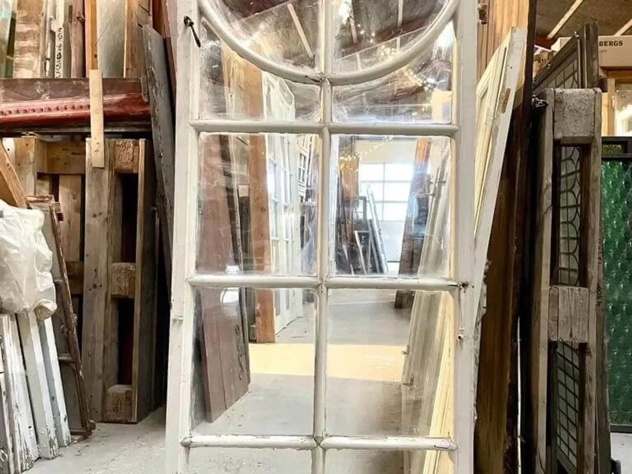 Billede 2 - Sjælden, buet vinduesramme m. 10 ruder