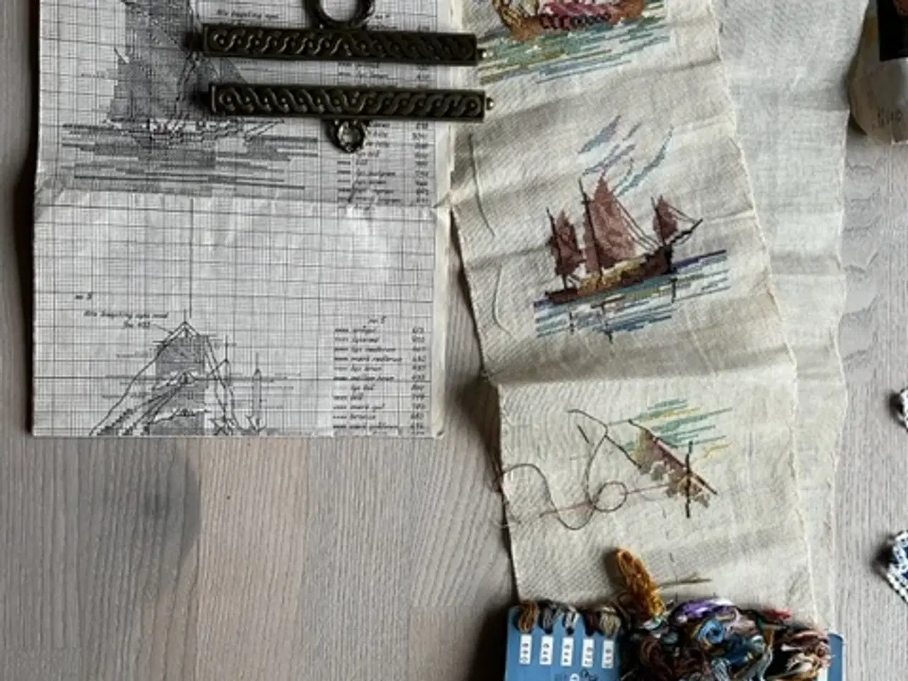 Billede 2 - Broderier, nogle påbegyndte 