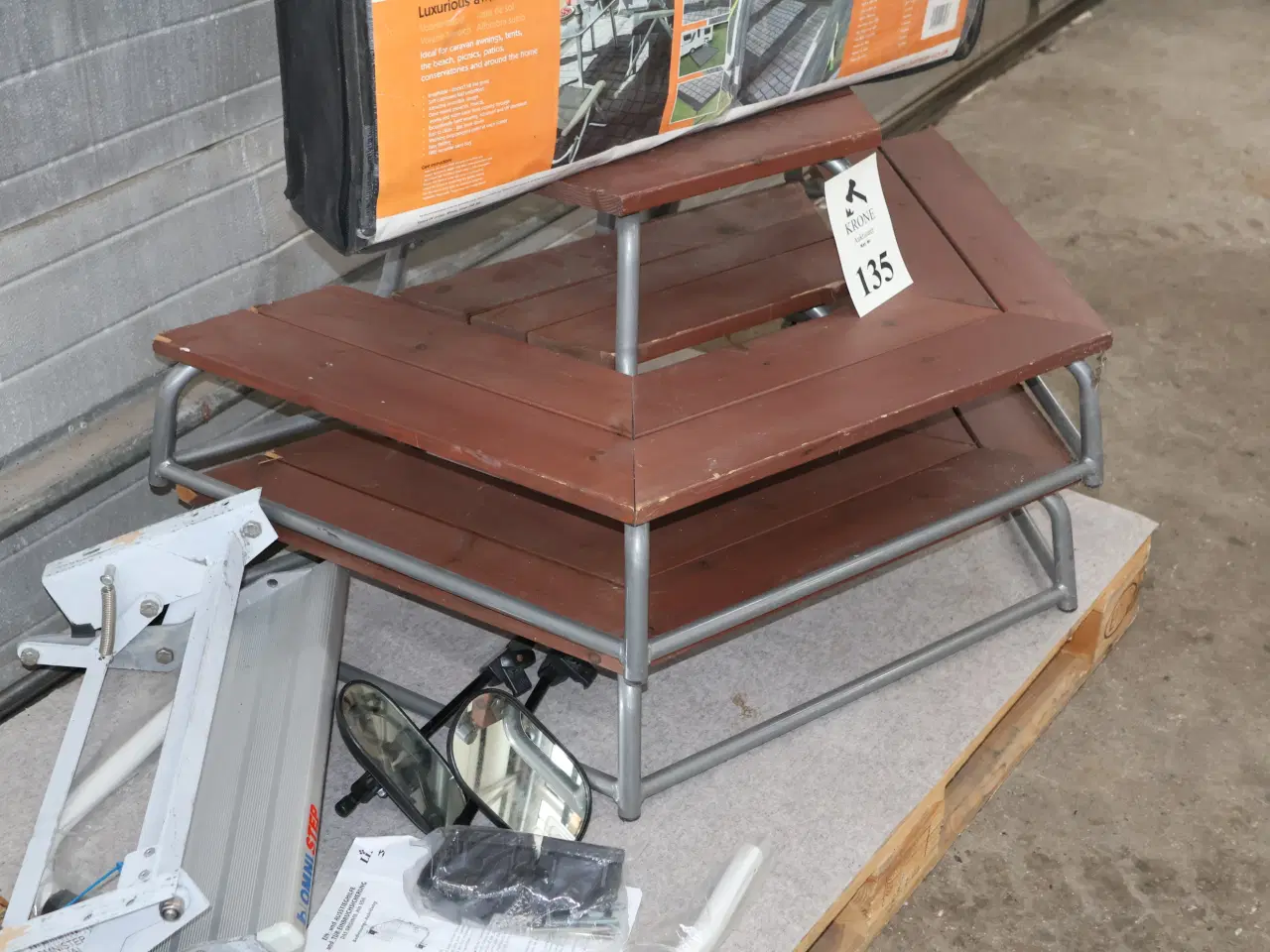 Billede 3 - 2 Stk Penta trappetrin, Kampa gulv, gelænder mm...