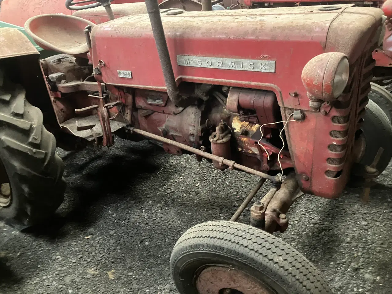 Billede 2 - veteran traktor IH mc cormick D324 1961