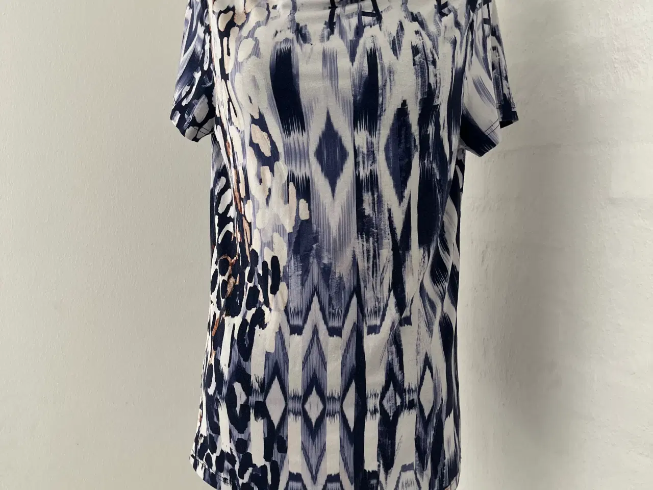 Billede 1 - T-shirt str.38