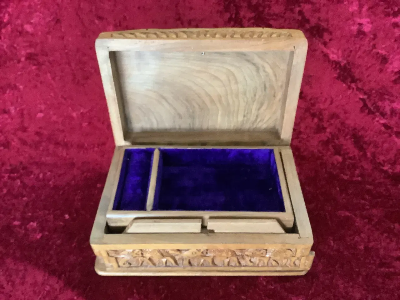 Billede 2 - Håndlavet smykkeskrin træ med udskæringer af elefa