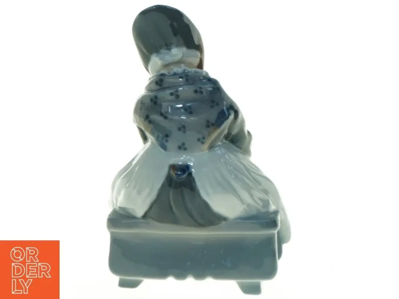 Billede 3 - Porcelænsfigur af strikkende Amager Pige fra Royal Copenhagen (str. 14 x 10 cm)