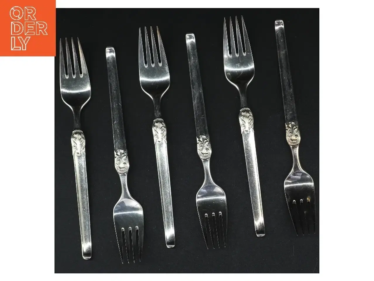 Billede 1 - Sølvfarvede gafler med dekoration (str. 19,5 cm)