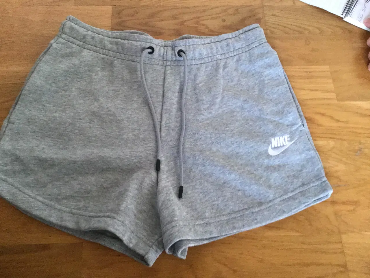 Billede 1 - Nike shorts. Str: xs.