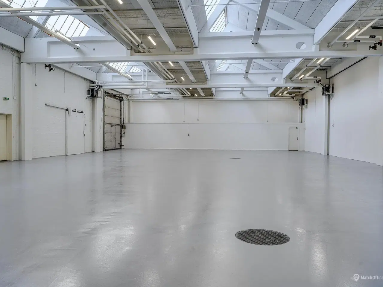 Billede 2 - Stort og generelt nyistandsat lagerlejemål.
