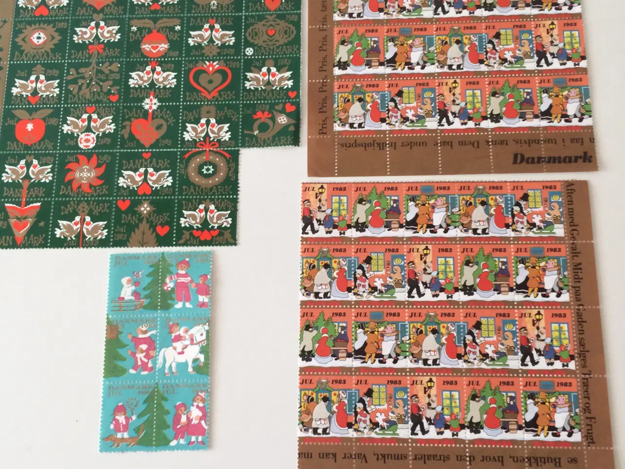 Billede 1 - Julemærker fra år 1980 - 1983 og 1989