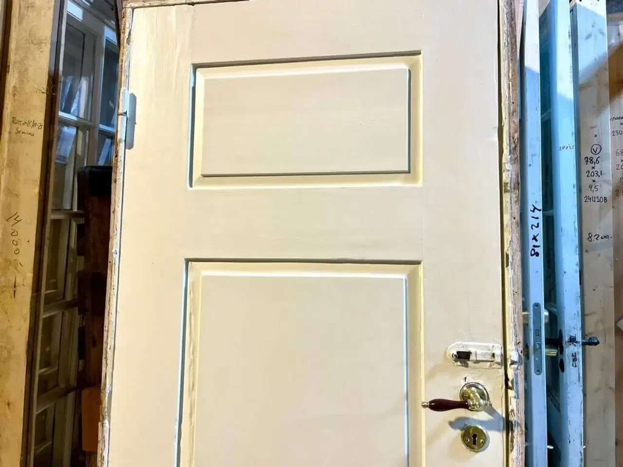 Billede 4 - Lav, klassisk bondehusdør m. karm