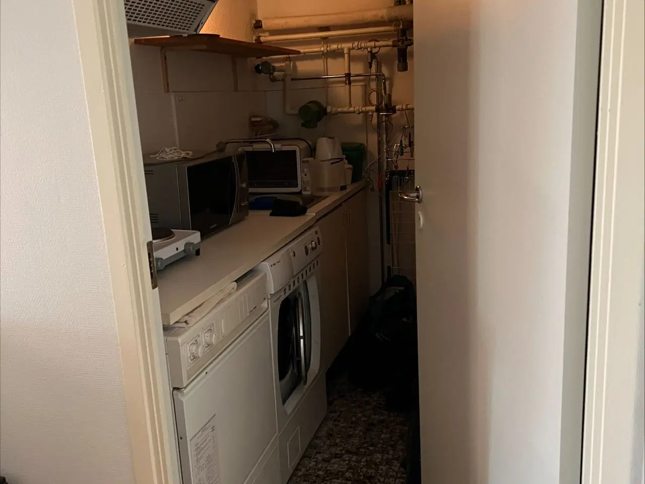 Billede 1 - 2 Værelser m/thekøkken og bad