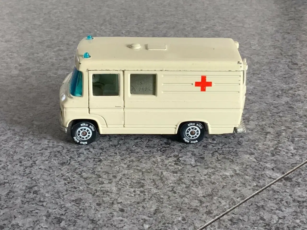 Billede 3 - Siku Mercedes-Benz L406 D Ambulance 