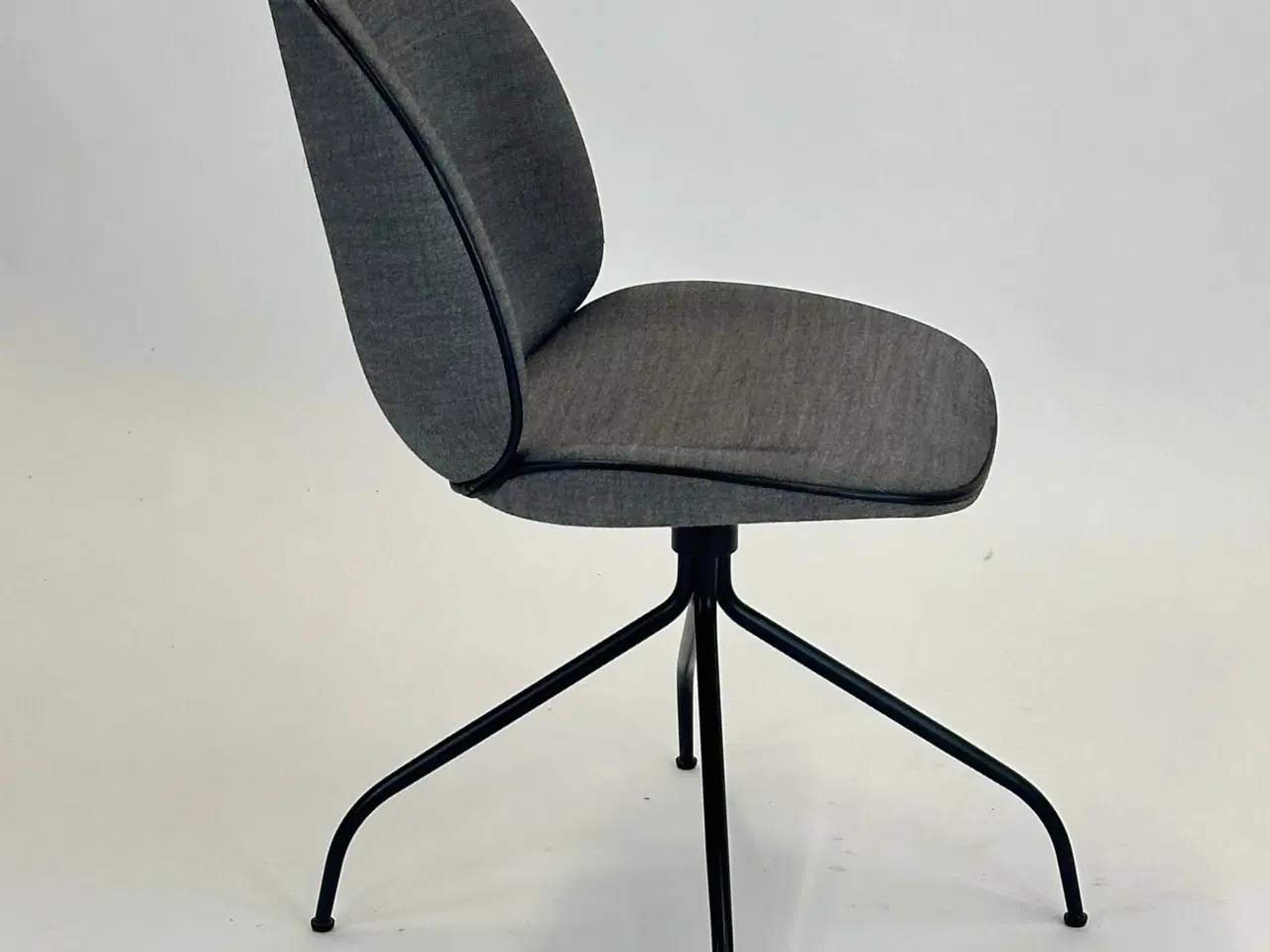 Billede 6 - GUBI | Beetle Meeting Chair (Grå)